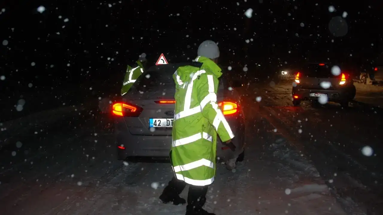 Antalya–Konya Yolunda Kar Alarmı: Alacabel Beyaza Büründü! 2